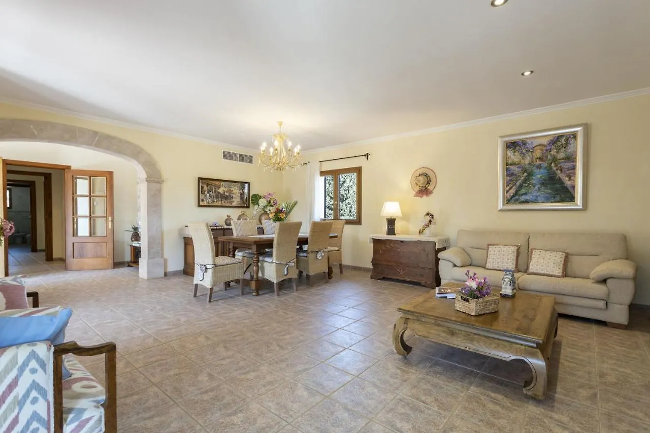 Villa Can Xispa Family contacts
